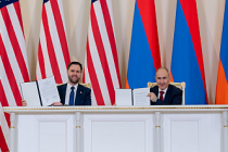 ABD-Ermenistan hattında tarihi ziyaret: Vance Erivan'a gitti, 9 milyar dolarlık nükleer ürün anlaşması imzaladı