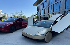 Sürücüsüz otomobiller geliyor! Elon Musk robotaksi için tarih verdi