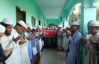 Arakanlı yetimler Mehmetçik için dua etti