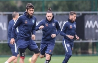 Başakşehir'de Emre Belözoğlu antrenmana çıkmadı