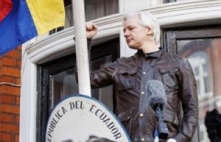 Ekvador, Assange'a vatandaşlık verdi