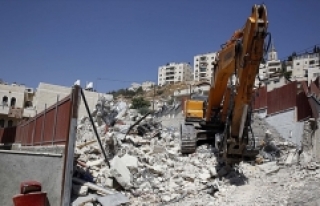 İsrail güçleri Filistinlilere ait iki binayı yıktı