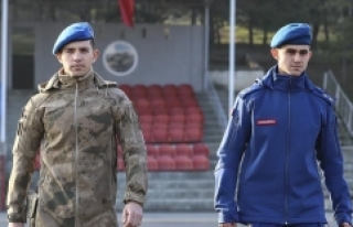 Jandarma yeni üniformalarını giydi