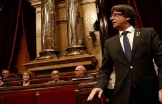 Katalonya Parlamentosu Puigdemont'un başkanlığını...