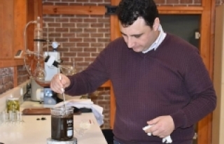 Ahşap ve tekstil ürünleri 'çay boyasıyla'...