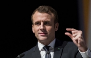 Fransa Cumhurbaşkanı Macron Korsikalıların resmi...