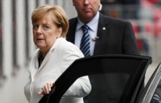 Merkel partisi içinde tartışılıyor
