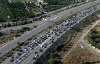 Trafiğe kayıtlı araç sayısı 10 yılda 9,2 milyon...