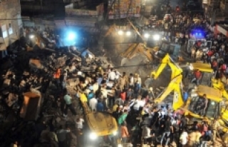 Hindistan'da 4 katlı otel çöktü: 10 ölü