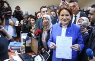 Akşener, Cumhurbaşkanlığı adaylığı için imza...