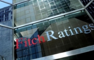 Fitch, Türkiye'nin kredi notunu düşürdü