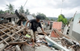 Endonezya’daki depremde ölü sayısı 387'ye...