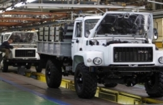 Rus otomobil üreticilerinden TL kararı