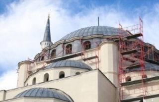 Balkanlar'ın en büyük camisi yıl sonu ibadete...