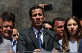 Guaido, Maduro'yu devirebilmek için askerlerle...