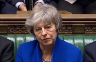 Theresa May parlamentodan güvenoyu aldı
