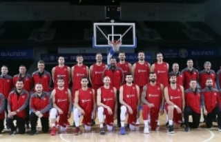 A Milli Erkek Basketbol Takımı Başantrenörü Sarıca:...