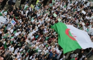 Cezayir'de Buteflika karşıtı gösteriler devam...