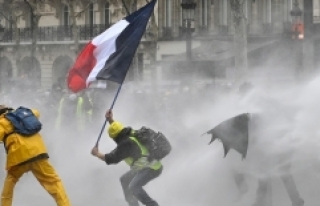 Fransa'da eylemcilere sert ceza öngören yasa...