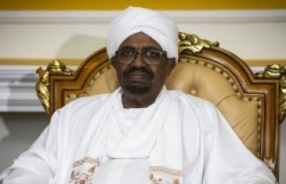 Sudan Cumhurbaşkanı Beşir partisindeki yetkilerini...