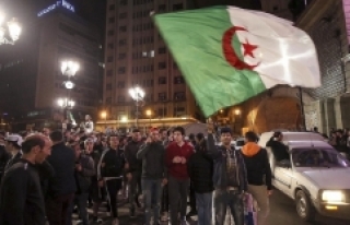 Cezayir'de parlamento Buteflika'nın istifası için...