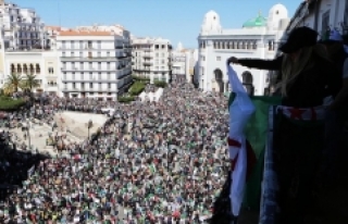 Cezayir'de protestoların 10'uncu haftasında...