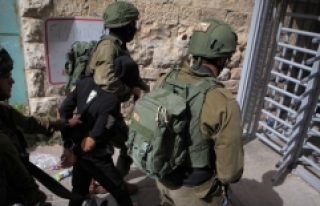 İsrail güçleri 12 Filistinliyi gözaltına aldı