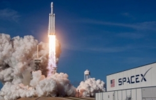 SpaceX, kargo mekiğinin fırlatılışını erteledi