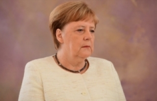 Almanya Başbakanı Merkel ikinci kez titreme nöbeti...