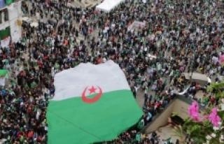 Cezayir'de cumhurbaşkanlığı seçimi iptal...