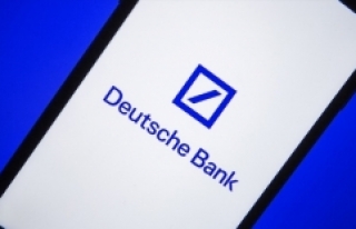 Deutsche Bank’ın kredi notu düşürüldü