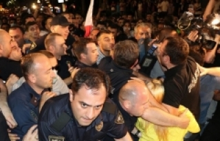 Gürcistan'da protestocular ve polis arasında...