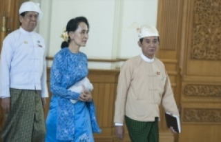 Myanmar lideri Suu Çii aşırı sağa yaklaşıyor