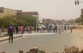 Sudanlı muhalifler ölü sayısının 100'ü...