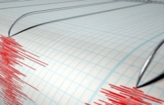 İran'da 5,7 büyüklüğünde deprem