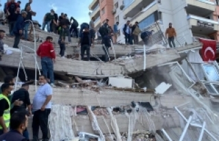 İzmir'i 6,6'lık deprem vurdu: 6 can kaybı,...