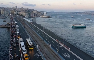 Galata Köprüsü'ndeki yenileme çalışması...