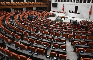 Meclis'te yılın son mesaisi: Emekliye 5 bin...