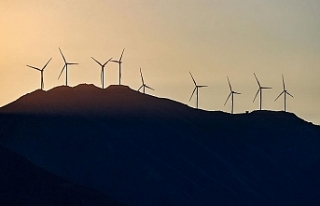Rüzgar ve güneş, elektrik üretiminde yerli kömürü...