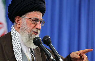 İran dini lideri Hamaney Putin’e mektup yollayarak,...