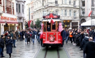 'İstiklal Caddesi'ndeki mağazalarda doluluk yüzde 100'e çıktı'