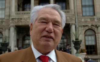 Selvi Boylum Al Yazmalım'ın yazarı: Cengiz Aytmatov