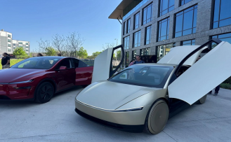 Sürücüsüz otomobiller geliyor! Elon Musk robotaksi için tarih verdi