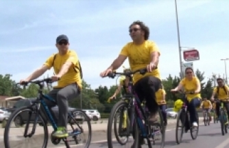 Gönüllü bisikletçiler arıların izinde pedal çevirdi