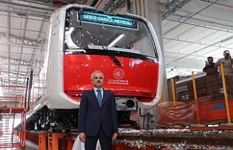 Bakan Uraloğlu, ilk yerli ve milli sürücüsüz metro aracını tanıttı