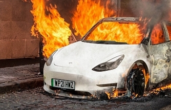 Elektrikli otomobillerdeki yangına "suyla müdahale etmeyin" uyarısı