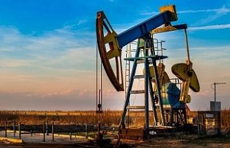 Küresel petrol arzı şubatta günlük 340 bin varil arttı