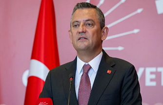 Özgür Özel yeniden CHP Genel Başkanı seçildi