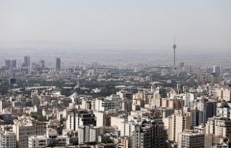 Tahran'da "tüketim sınırını aştıkları" gerekçesiyle yüzlerce bankanın elektriği kesildi