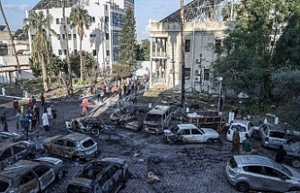 Katil İsrail, Gazze'nin kuzeyindeki bir diyaliz merkezini yerle bir etti
